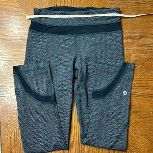 Lululemon charcoal grey chevron pattern with black trim sz 2